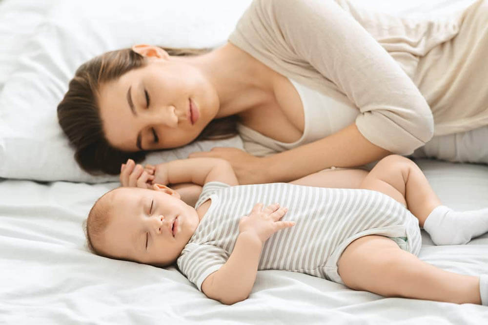 co-sleeping mother with baby