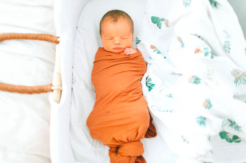 how to swaddle a baby